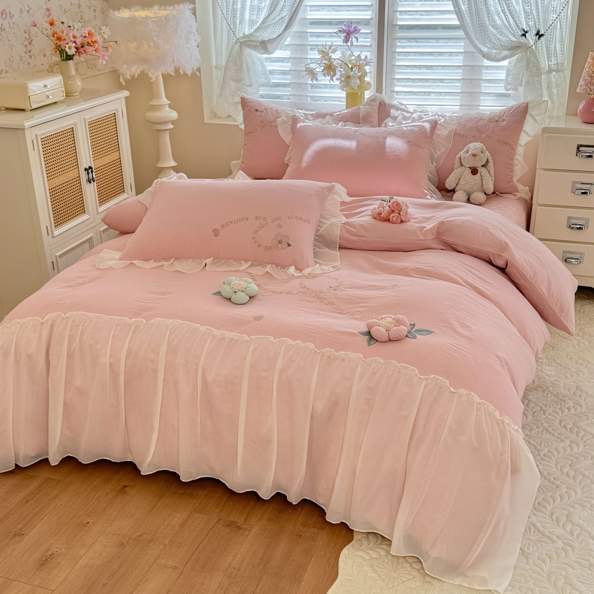 91家纺网 家纺一手货源 找家纺 （总）大麦乐田 2025新款法式公主风仙女糯小棉立体花刺绣四件套