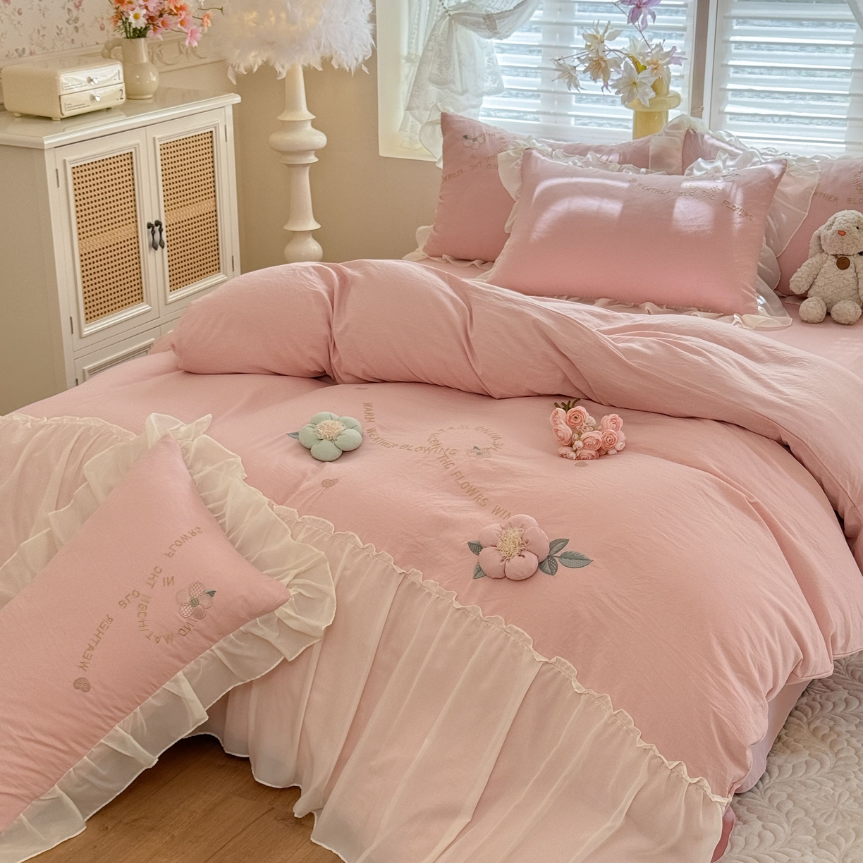 91家纺网 家纺一手货源 找家纺 （总）大麦乐田 2025新款法式公主风仙女糯小棉立体花刺绣四件套