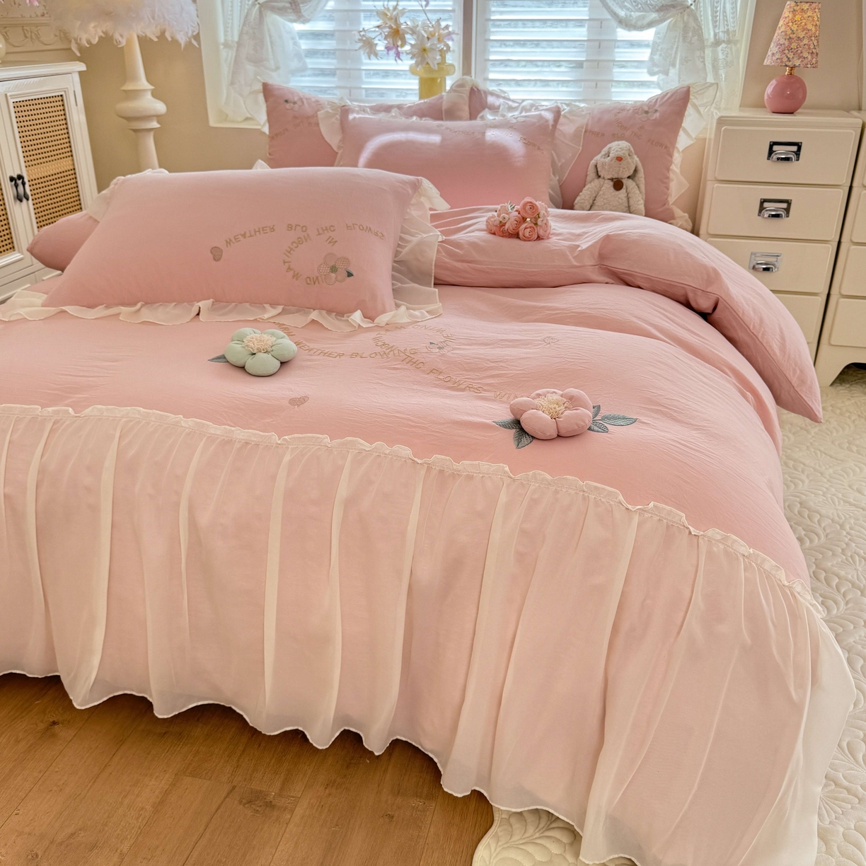 91家纺网 家纺一手货源 找家纺 （总）大麦乐田 2025新款法式公主风仙女糯小棉立体花刺绣四件套