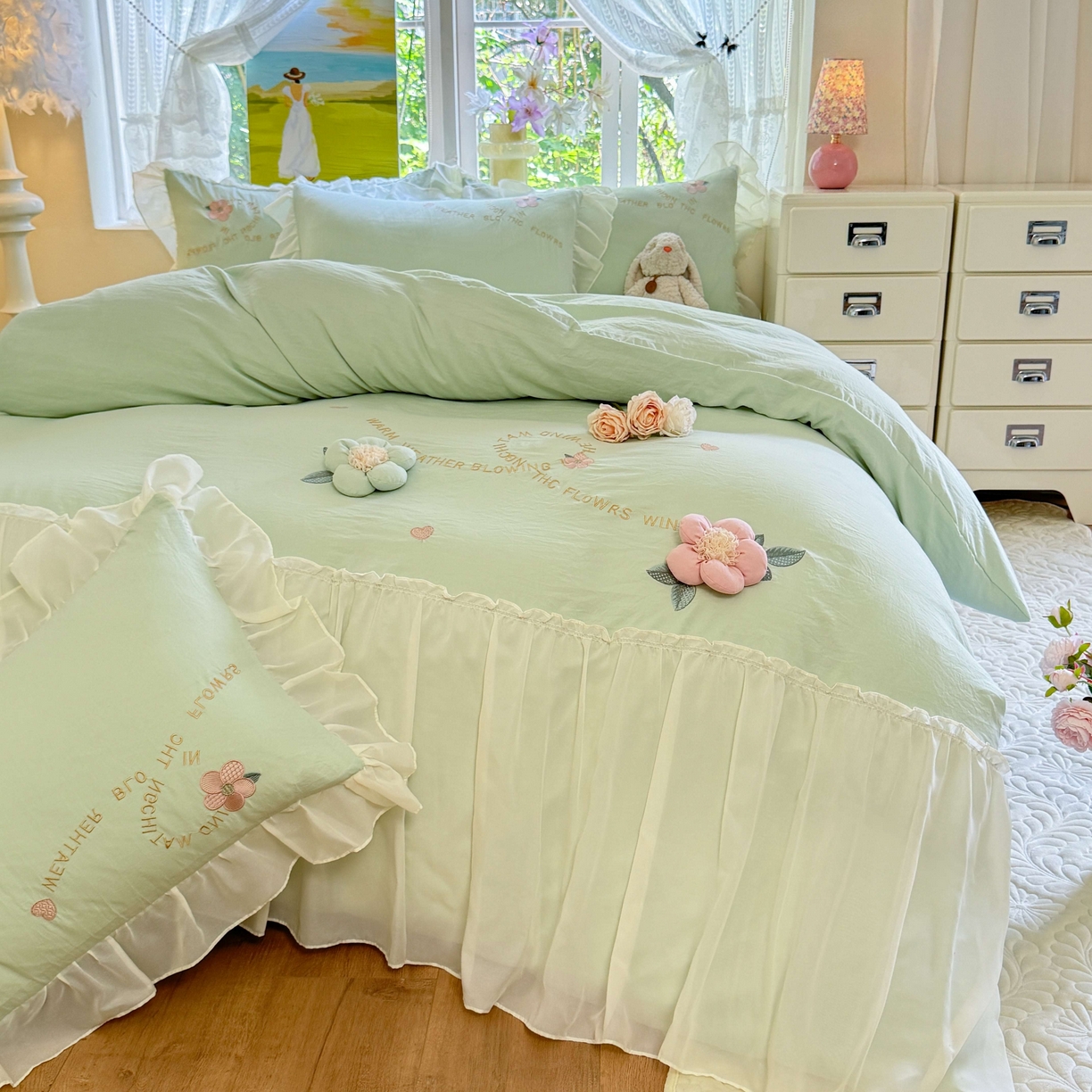 91家纺网 家纺一手货源 找家纺 （总）大麦乐田 2025新款法式公主风仙女糯小棉立体花刺绣四件套