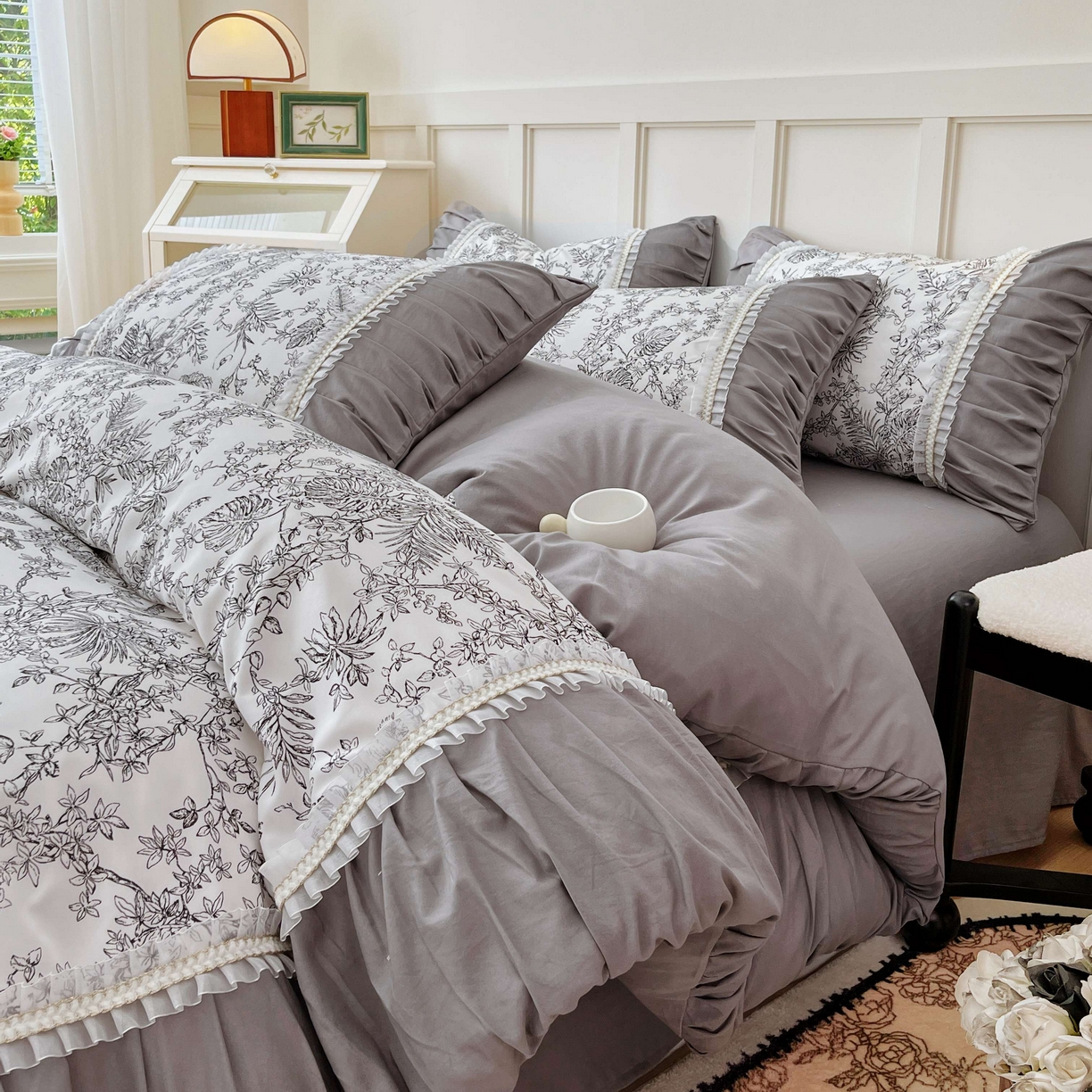 91家纺网 家纺一手货源 找家纺 大麦乐田 2025新款法式褶皱糯小棉直角床单四件套 安娜公主-绅士灰