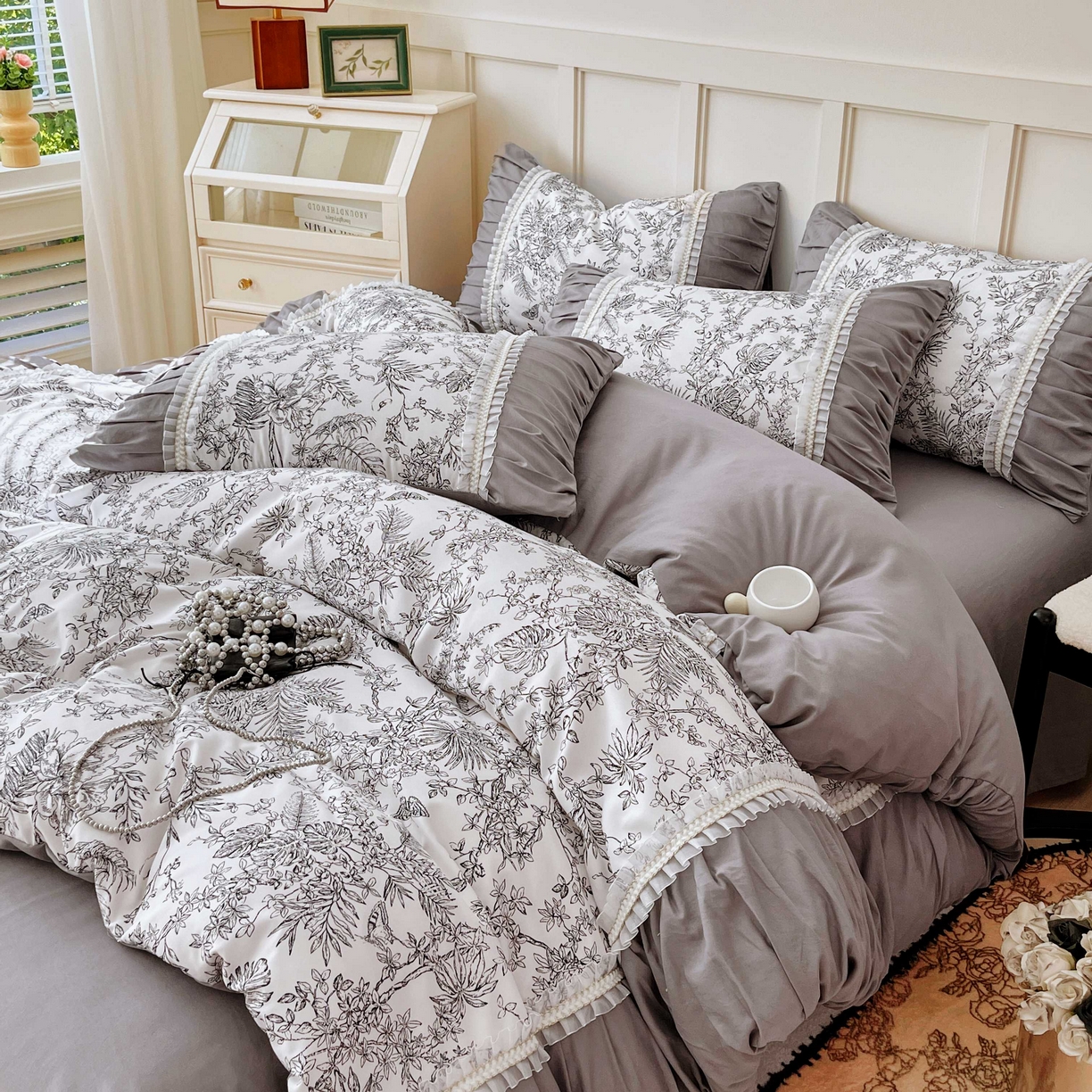 91家纺网 家纺一手货源 找家纺 大麦乐田 2025新款法式褶皱糯小棉直角床单四件套 安娜公主-绅士灰