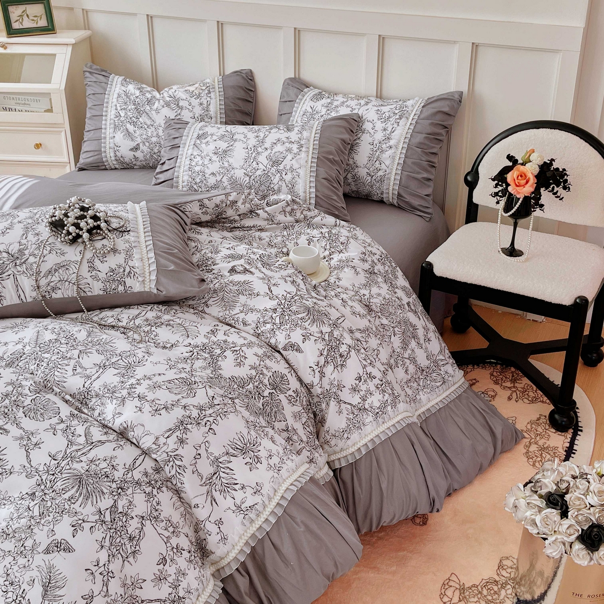 91家纺网 家纺一手货源 找家纺 大麦乐田 2025新款法式褶皱糯小棉直角床单四件套 安娜公主-绅士灰