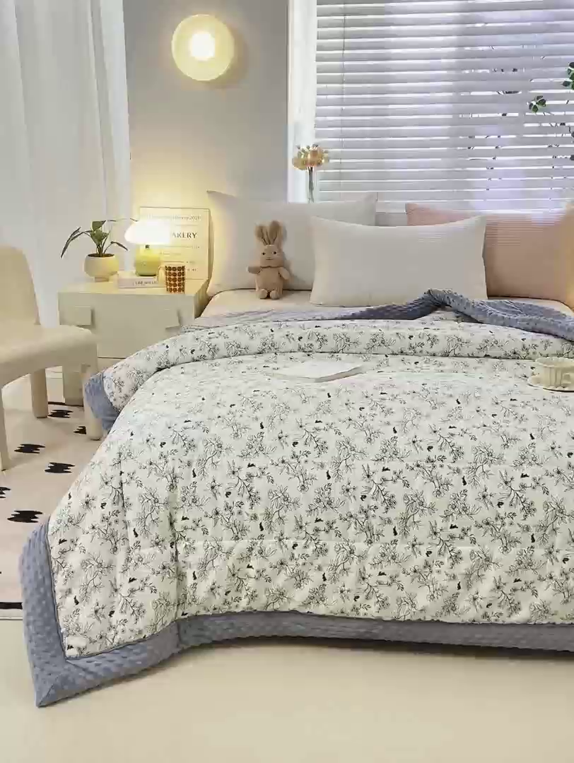 91家纺网 家纺一手货源 找家纺 锦鹭被业 2025新款AB版舒适全棉纯棉豆豆绒被被子被芯 俏花枝