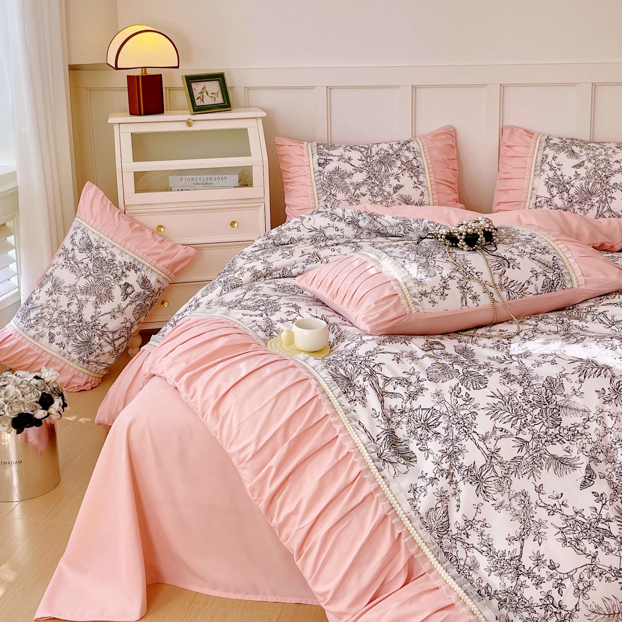 91家纺网 家纺一手货源 找家纺 大麦乐田 2025新款法式褶皱糯小棉直角床单四件套 安娜公主-香粉玉