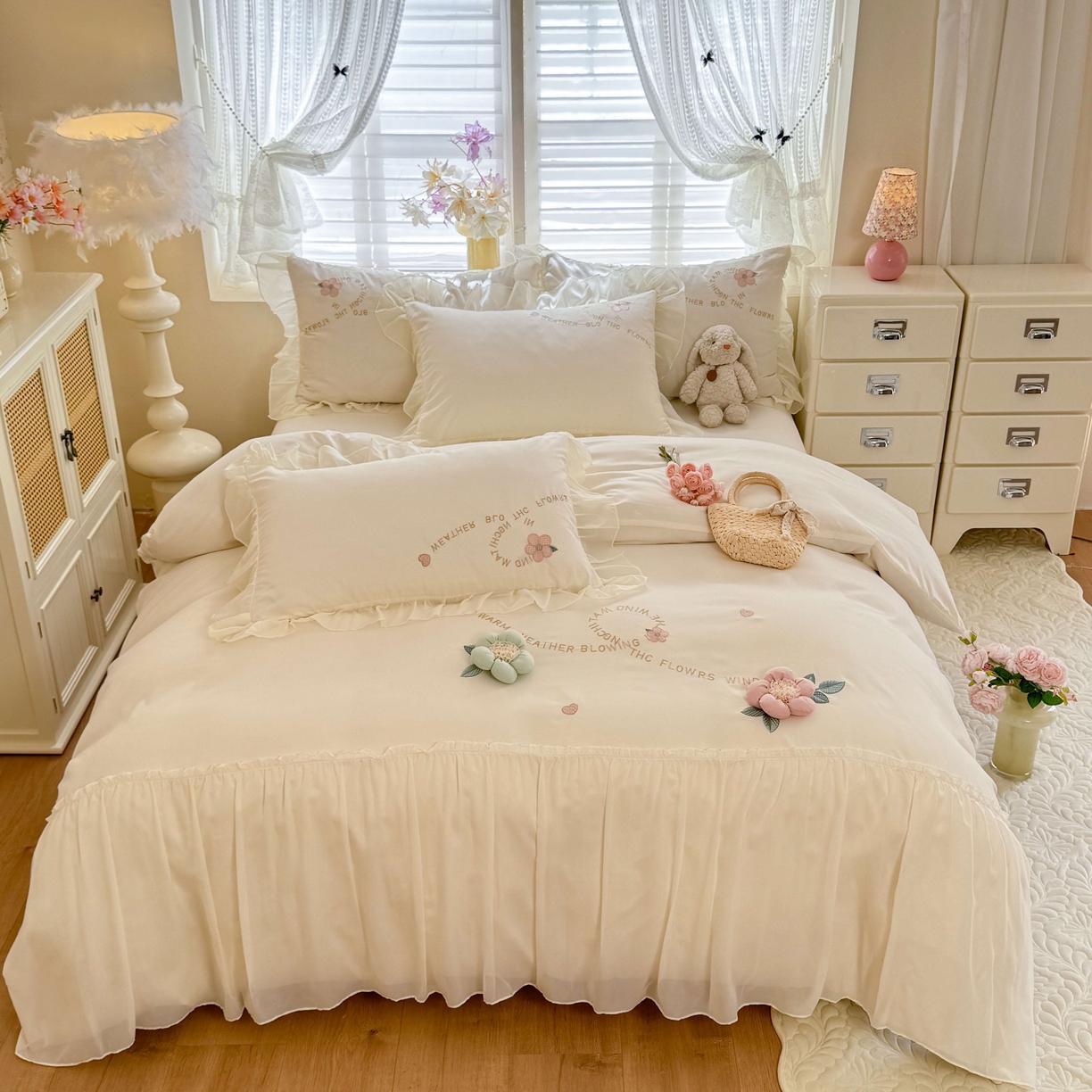 91家纺网 家纺一手货源 找家纺 大麦乐田 2025新款法式公主风仙女糯小棉立体花刺绣四件套 浪漫花朵-奶白