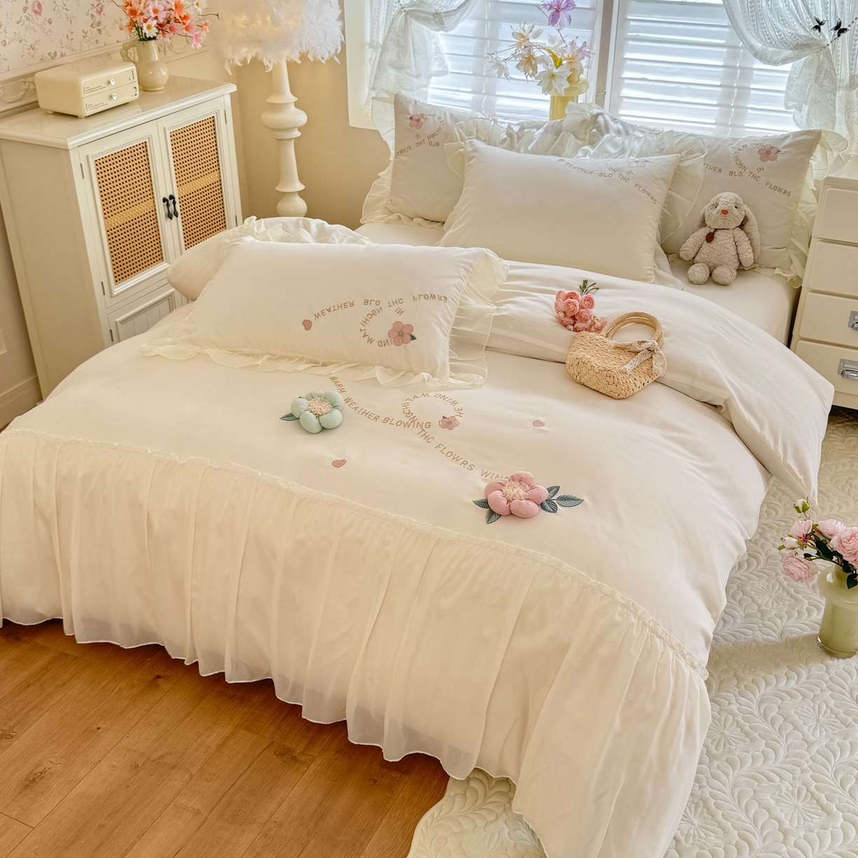 91家纺网 家纺一手货源 找家纺 大麦乐田 2025新款法式公主风仙女糯小棉立体花刺绣四件套 浪漫花朵-奶白