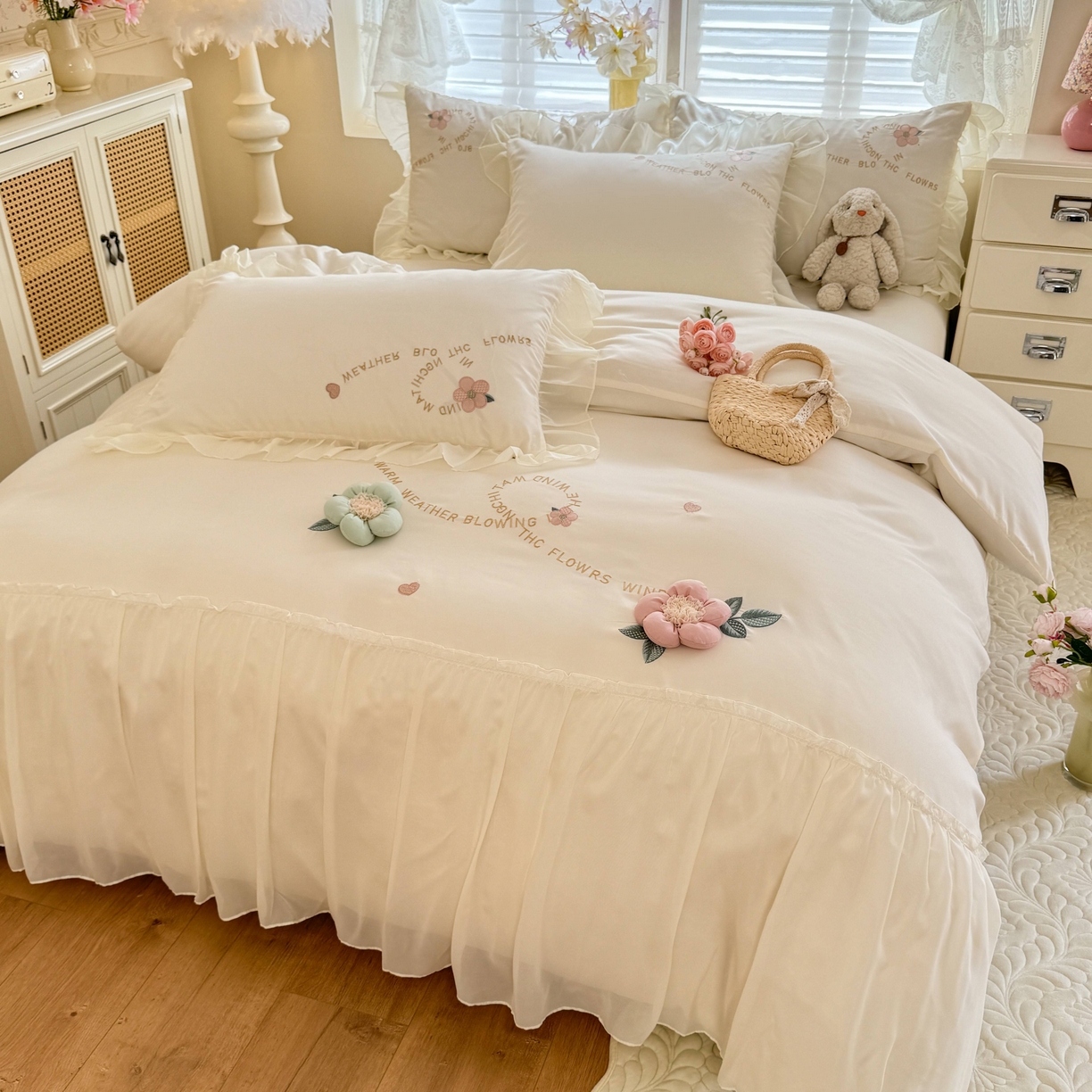 91家纺网 家纺一手货源 找家纺 大麦乐田 2025新款法式公主风仙女糯小棉立体花刺绣四件套 浪漫花朵-奶白