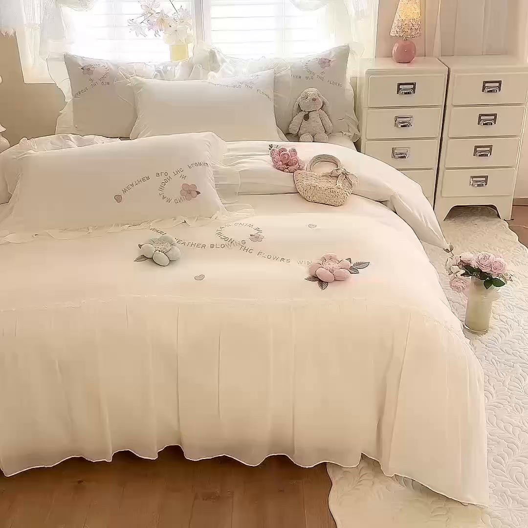 91家纺网 家纺一手货源 找家纺 大麦乐田 2025新款法式公主风仙女糯小棉立体花刺绣四件套 浪漫花朵-奶白