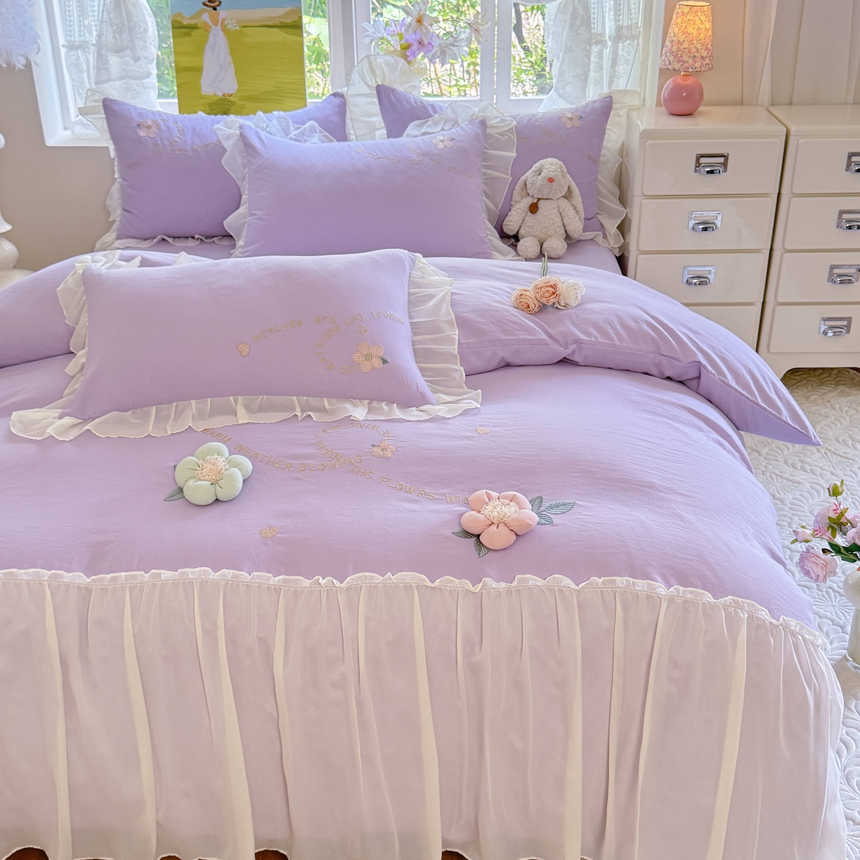 91家纺网 家纺一手货源 找家纺 大麦乐田 2025新款法式公主风仙女糯小棉立体花刺绣四件套 浪漫花朵-紫