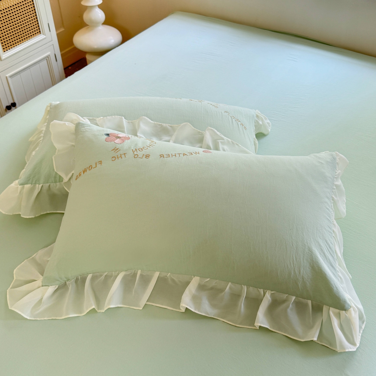 91家纺网 家纺一手货源 找家纺 大麦乐田 2025新款法式公主风仙女糯小棉立体花刺绣四件套 浪漫花朵-绿