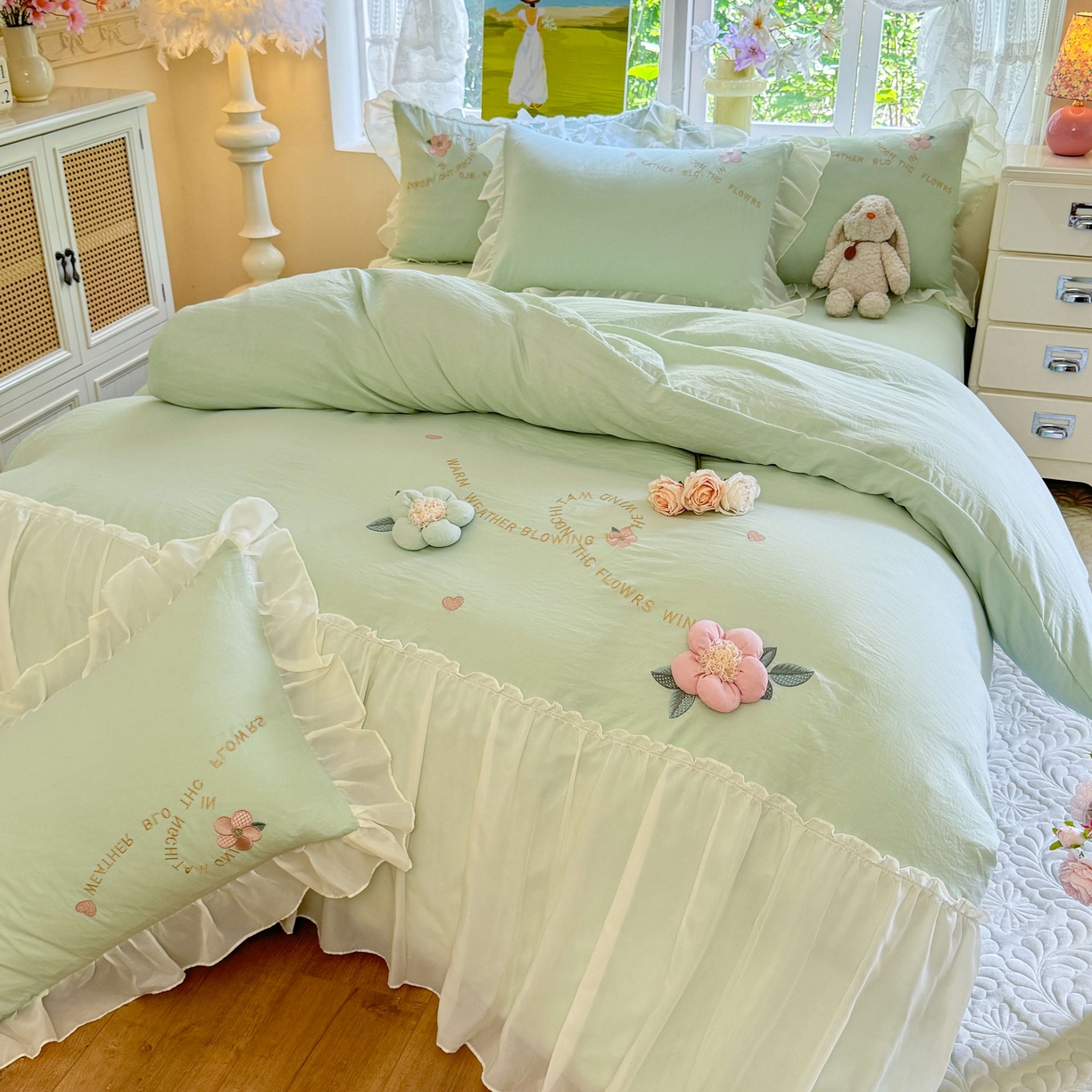 91家纺网 家纺一手货源 找家纺 大麦乐田 2025新款法式公主风仙女糯小棉立体花刺绣四件套 浪漫花朵-绿