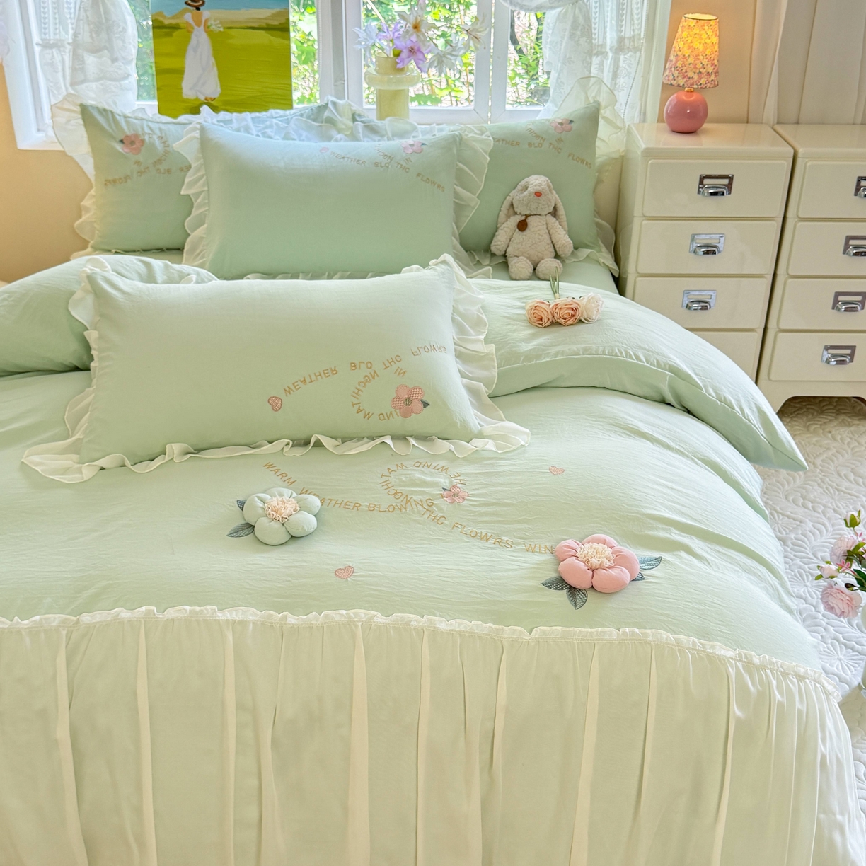 91家纺网 家纺一手货源 找家纺 大麦乐田 2025新款法式公主风仙女糯小棉立体花刺绣四件套 浪漫花朵-绿