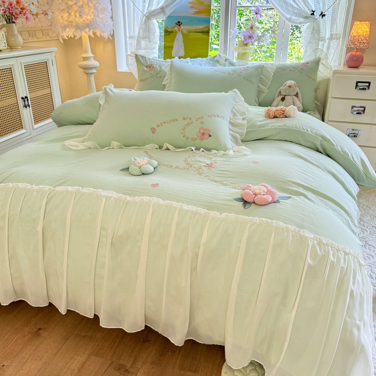 91家纺网 家纺一手货源 找家纺 大麦乐田 2025新款法式公主风仙女糯小棉立体花刺绣四件套 浪漫花朵-绿