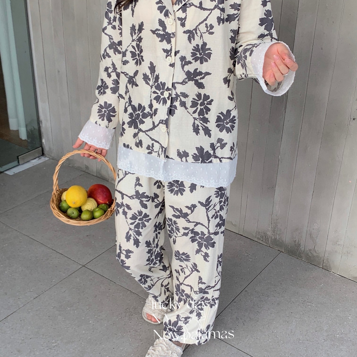 91家纺网 家纺一手货源 找家纺 纽约生活 2025新款有氧纱南法蕾丝西装领长袖长裤（会员-5） 初禾