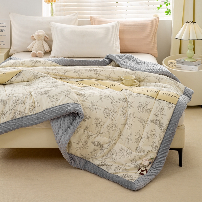 91家纺网 家纺一手货源 找家纺 锦鹭被业 2025新款AB版舒适全棉纯棉豆豆绒被被子被芯 午后茶花