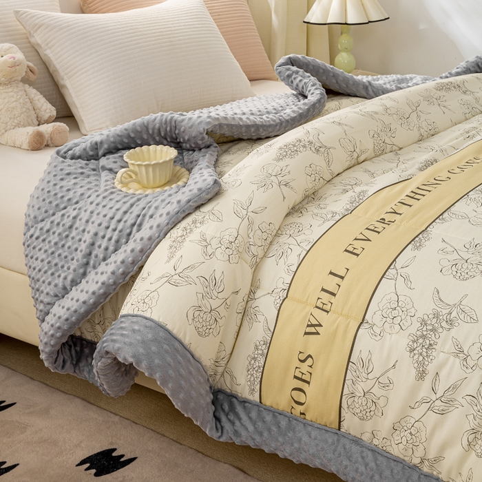 91家纺网 家纺一手货源 找家纺 锦鹭被业 2025新款AB版舒适全棉纯棉豆豆绒被被子被芯 午后茶花