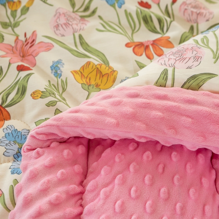 91家纺网 家纺一手货源 找家纺 锦鹭被业 2025新款AB版舒适全棉纯棉豆豆绒被被子被芯 一览芳华-粉