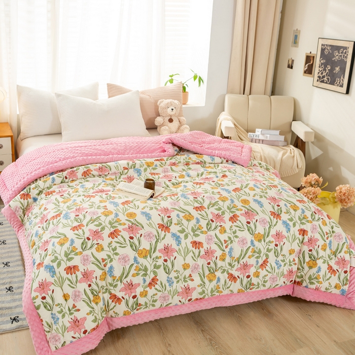 91家纺网 家纺一手货源 找家纺 锦鹭被业 2025新款AB版舒适全棉纯棉豆豆绒被被子被芯 一览芳华-粉