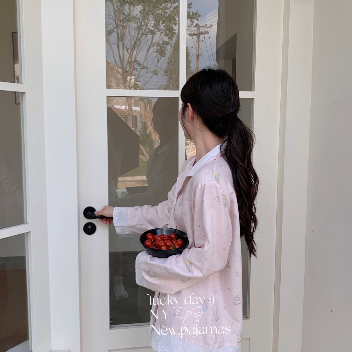 91家纺网 家纺一手货源 找家纺 纽约生活 2025新款有氧纱南法蕾丝西装领长袖长裤（会员-5） 兔影繁花