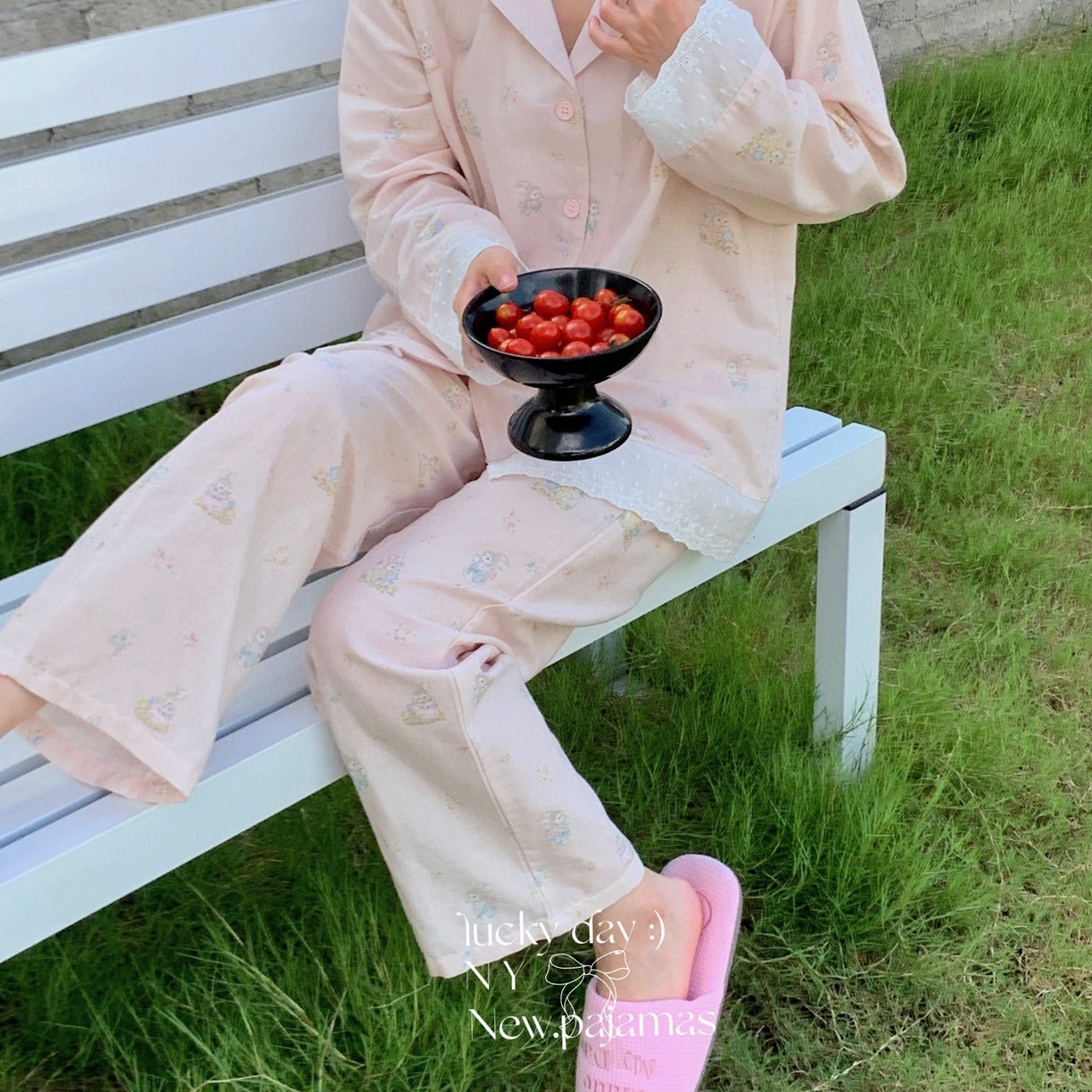 91家纺网 家纺一手货源 找家纺 纽约生活 2025新款有氧纱南法蕾丝西装领长袖长裤（会员-5） 兔影繁花