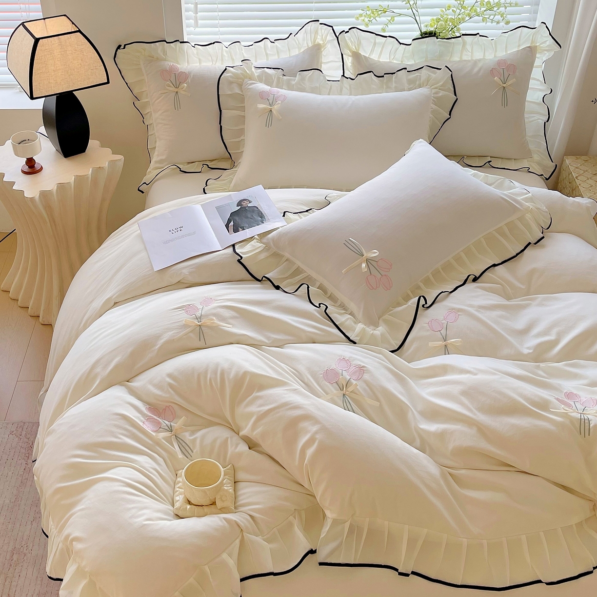 91家纺网 家纺一手货源 找家纺 大麦乐田 2025新款小清新水洗糯小棉花边纸立体花刺绣四件套 郁金香-嫩米