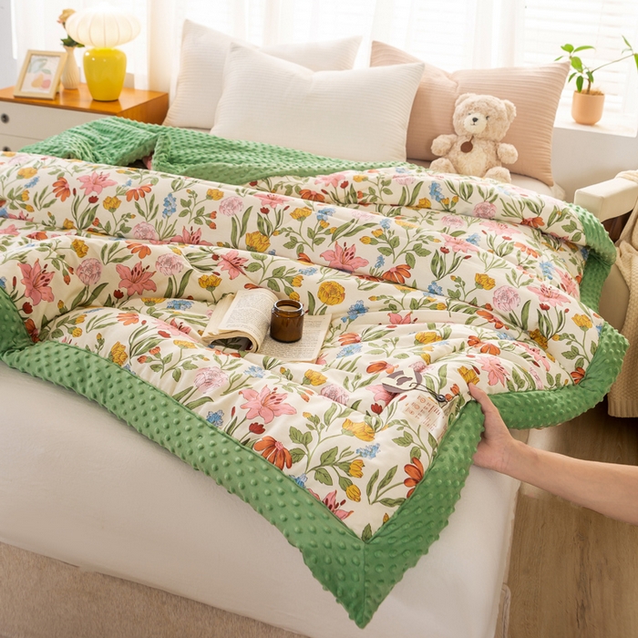 91家纺网 家纺一手货源 找家纺 锦鹭被业 2025新款AB版舒适全棉纯棉豆豆绒被被子被芯 一览芳华-绿