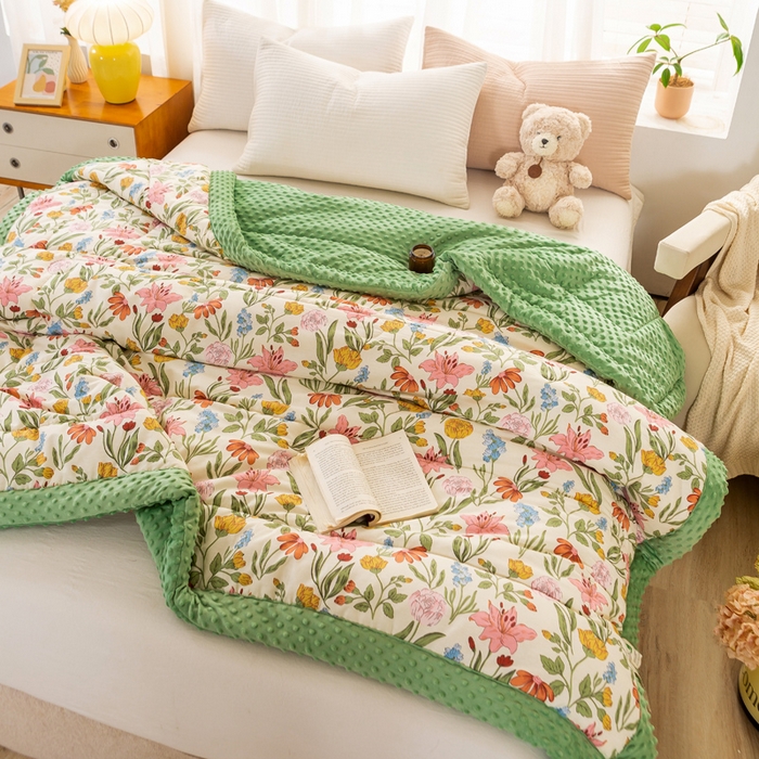 91家纺网 家纺一手货源 找家纺 锦鹭被业 2025新款AB版舒适全棉纯棉豆豆绒被被子被芯 一览芳华-绿