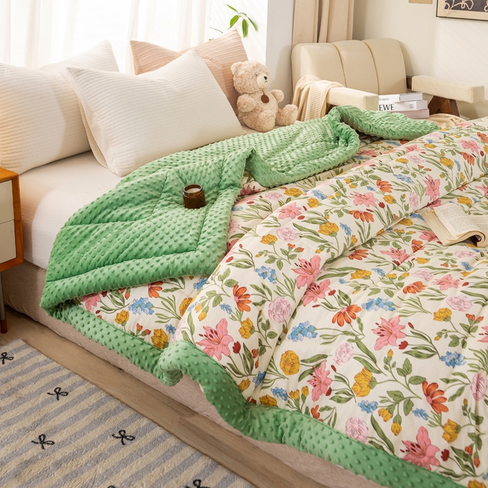 91家纺网 家纺一手货源 找家纺 锦鹭被业 2025新款AB版舒适全棉纯棉豆豆绒被被子被芯 一览芳华-绿