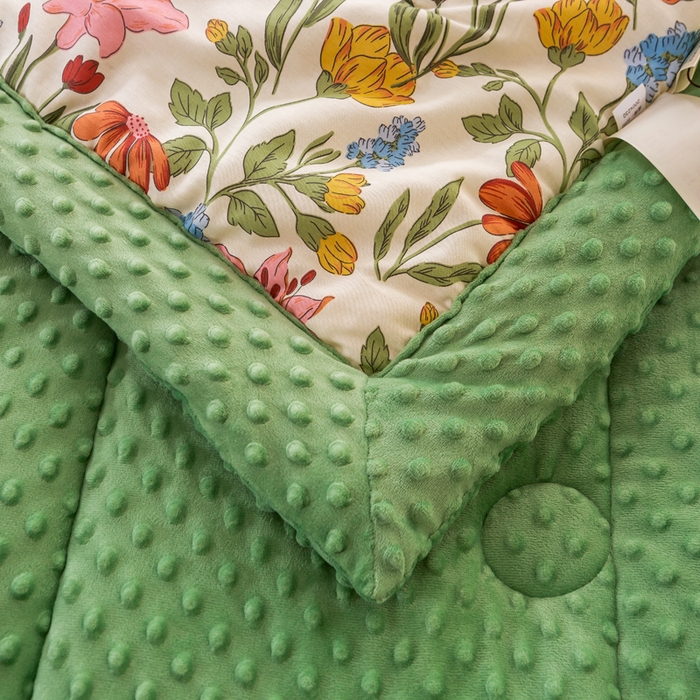 91家纺网 家纺一手货源 找家纺 锦鹭被业 2025新款AB版舒适全棉纯棉豆豆绒被被子被芯 一览芳华-绿