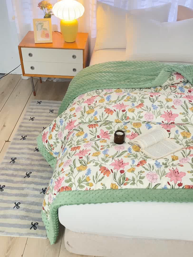 91家纺网 家纺一手货源 找家纺 锦鹭被业 2025新款AB版舒适全棉纯棉豆豆绒被被子被芯 一览芳华-绿