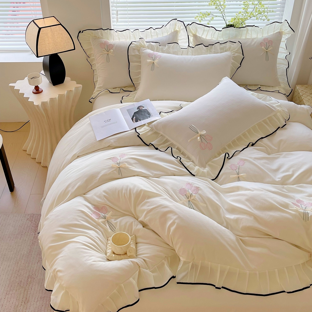 91家纺网 家纺一手货源 找家纺 大麦乐田 2025新款小清新水洗糯小棉花边纸立体花刺绣四件套 郁金香-嫩米