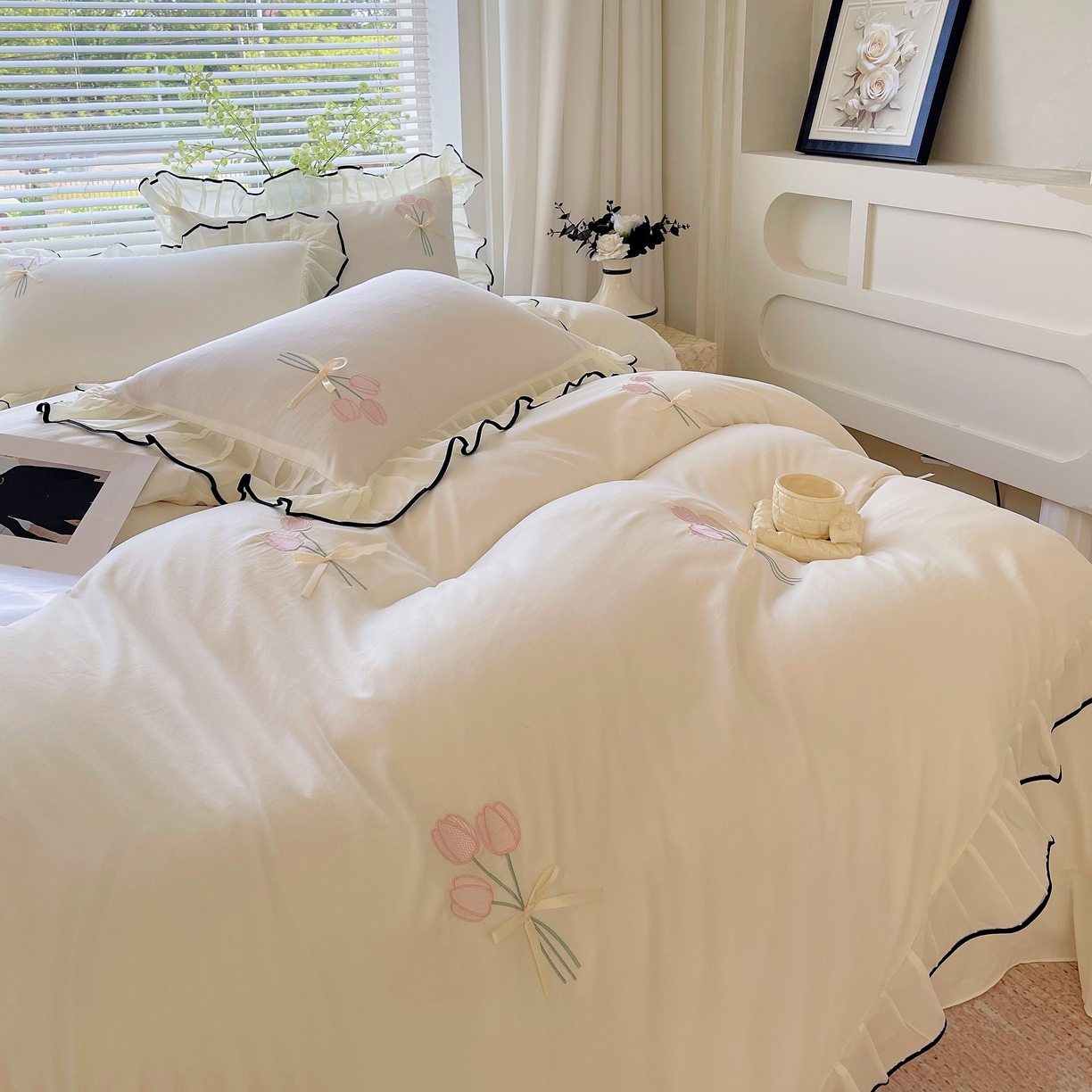 91家纺网 家纺一手货源 找家纺 大麦乐田 2025新款小清新水洗糯小棉花边纸立体花刺绣四件套 郁金香-嫩米