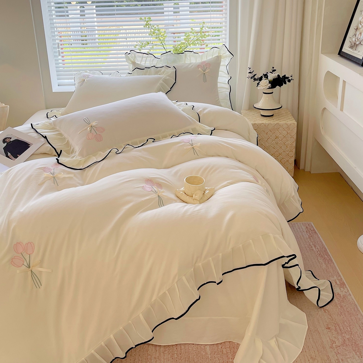 91家纺网 家纺一手货源 找家纺 大麦乐田 2025新款小清新水洗糯小棉花边纸立体花刺绣四件套 郁金香-嫩米