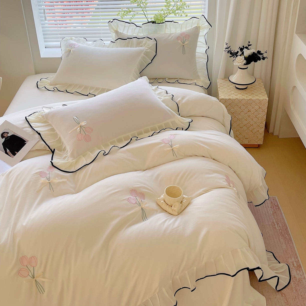 91家纺网 家纺一手货源 找家纺 大麦乐田 2025新款小清新水洗糯小棉花边纸立体花刺绣四件套 郁金香-嫩米