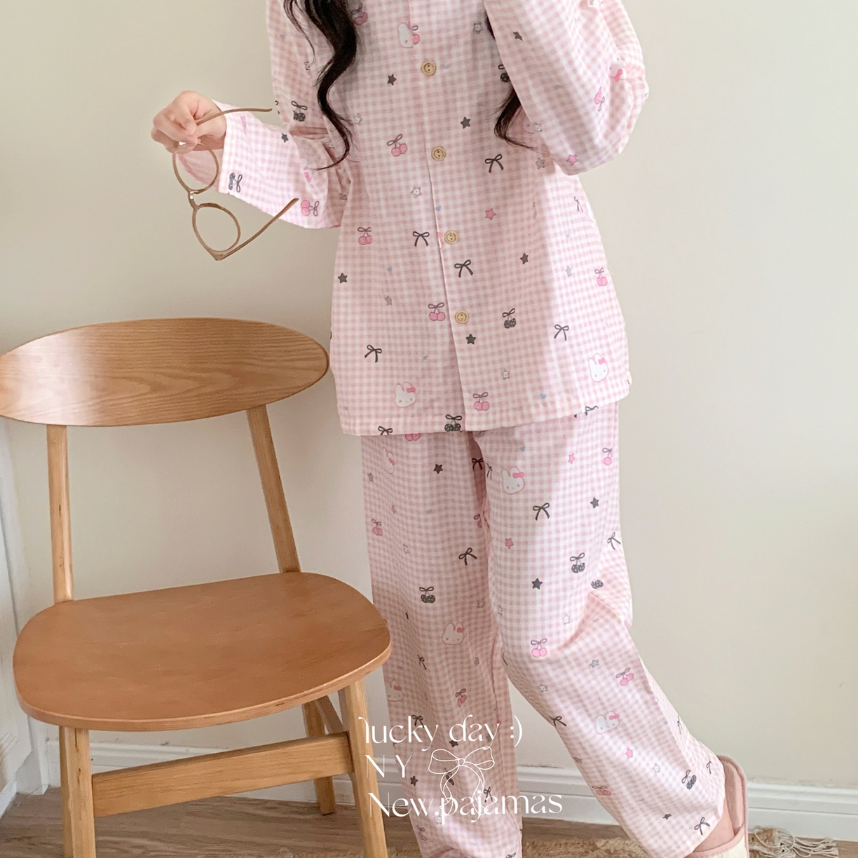 91家纺网 家纺一手货源 找家纺 纽约生活 2025新款有氧纱小翻领长长 （会员-5） 粉格乖乖兔