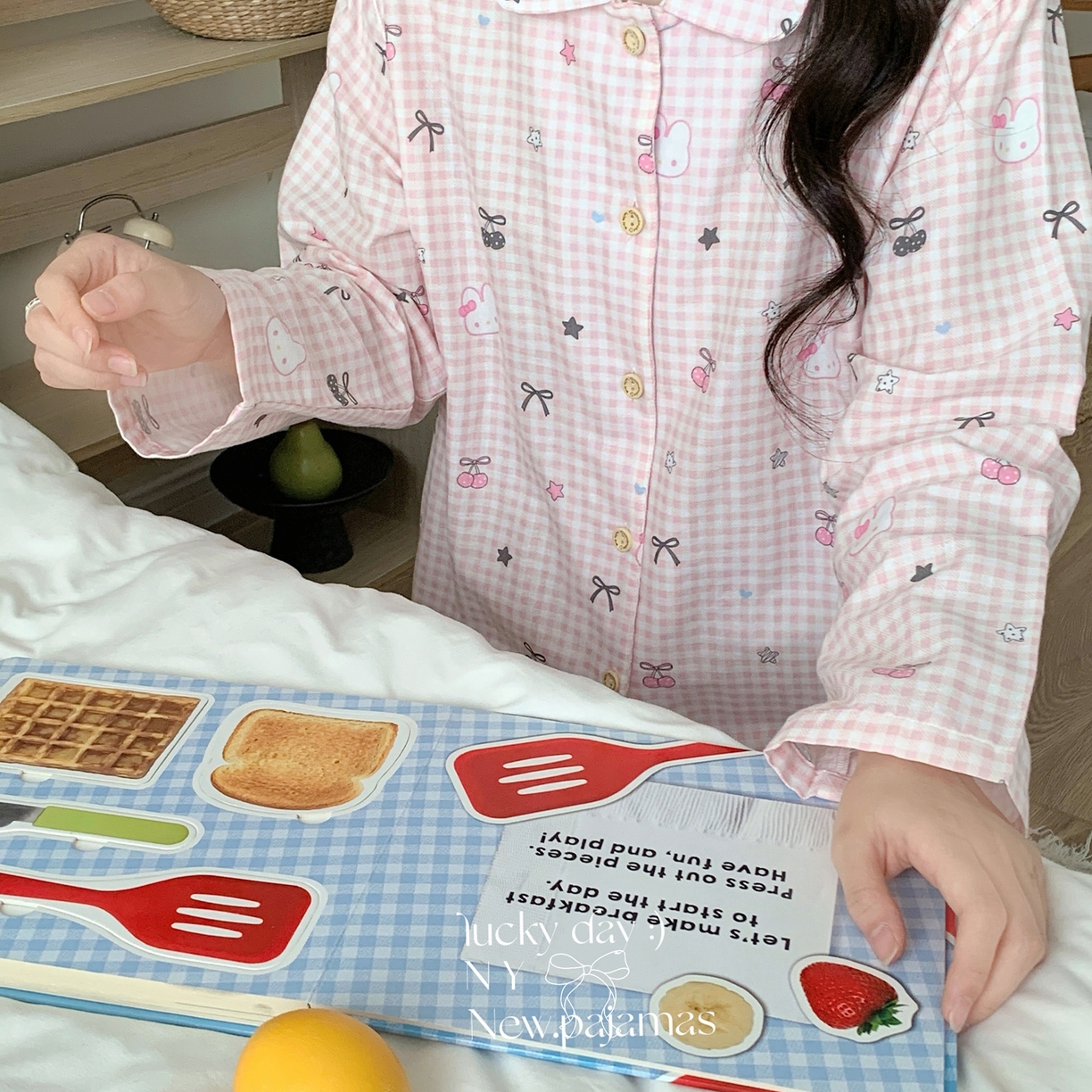 91家纺网 家纺一手货源 找家纺 纽约生活 2025新款有氧纱小翻领长长 （会员-5） 粉格乖乖兔