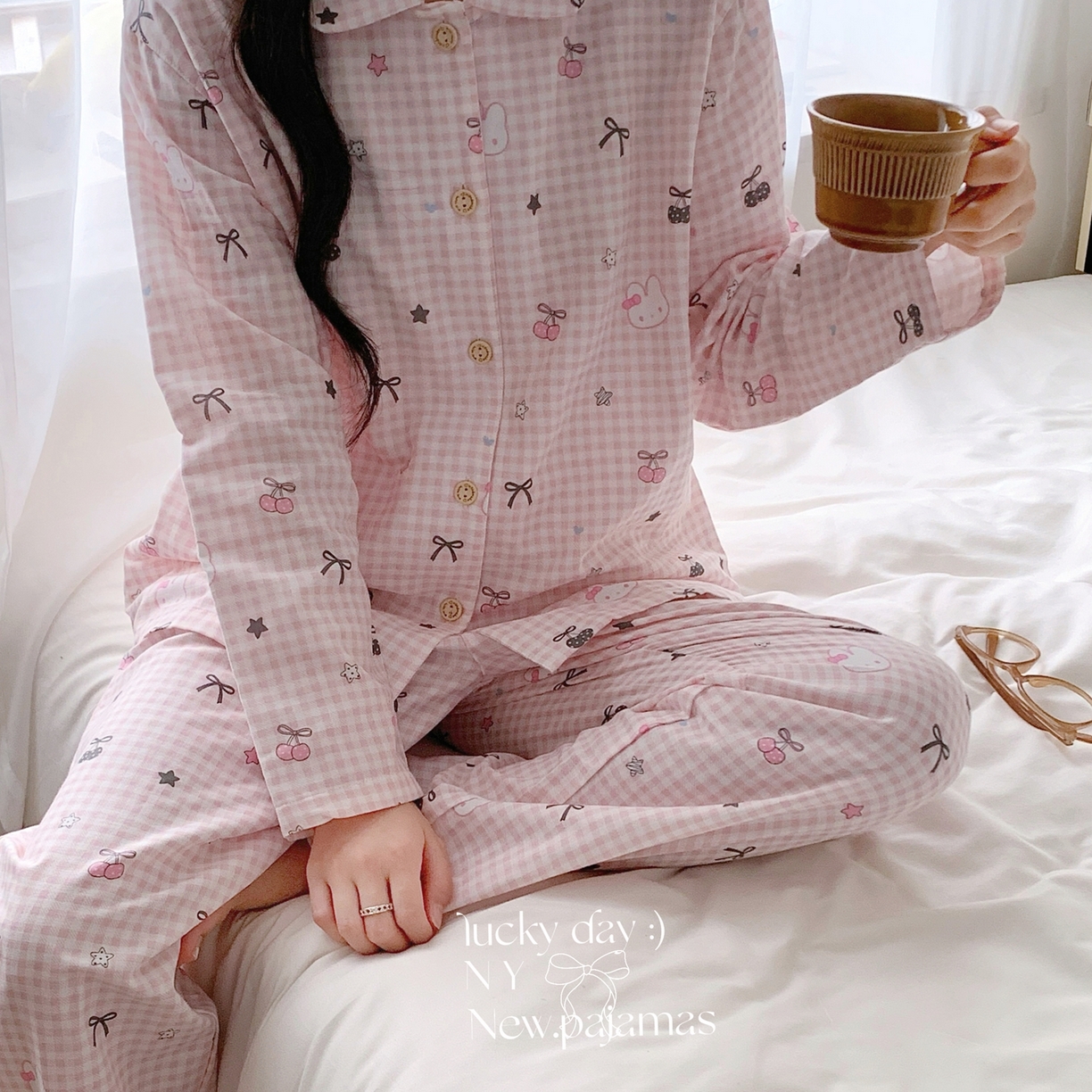 91家纺网 家纺一手货源 找家纺 纽约生活 2025新款有氧纱小翻领长长 （会员-5） 粉格乖乖兔