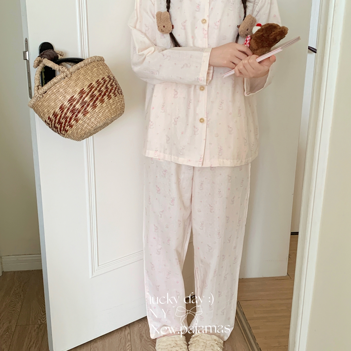 91家纺网 家纺一手货源 找家纺 纽约生活 2025新款有氧纱小翻领长长 （会员-5） 花篮兔兔