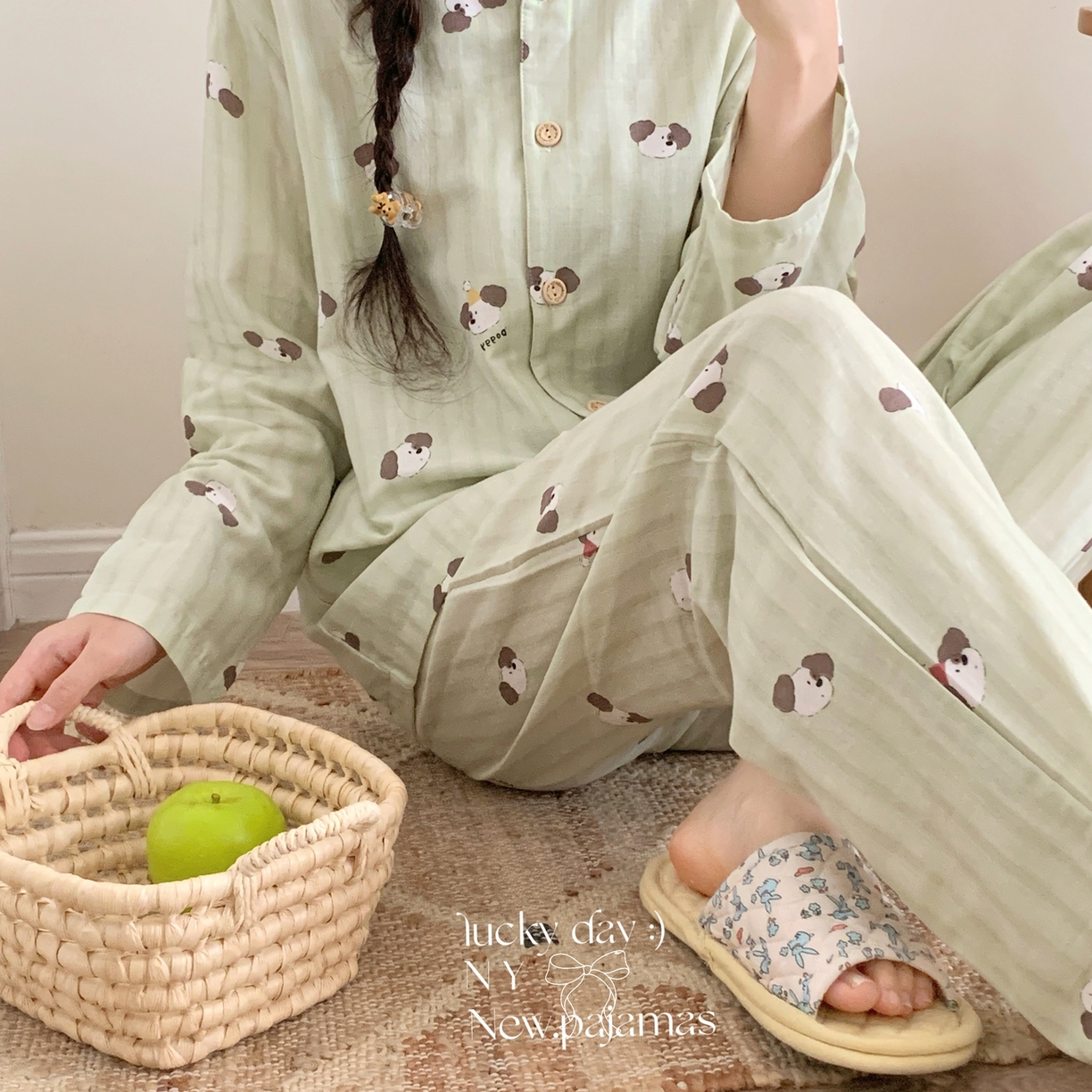 91家纺网 家纺一手货源 找家纺 纽约生活 2025新款有氧纱小翻领长长 （会员-5） 绿条纹puppy狗