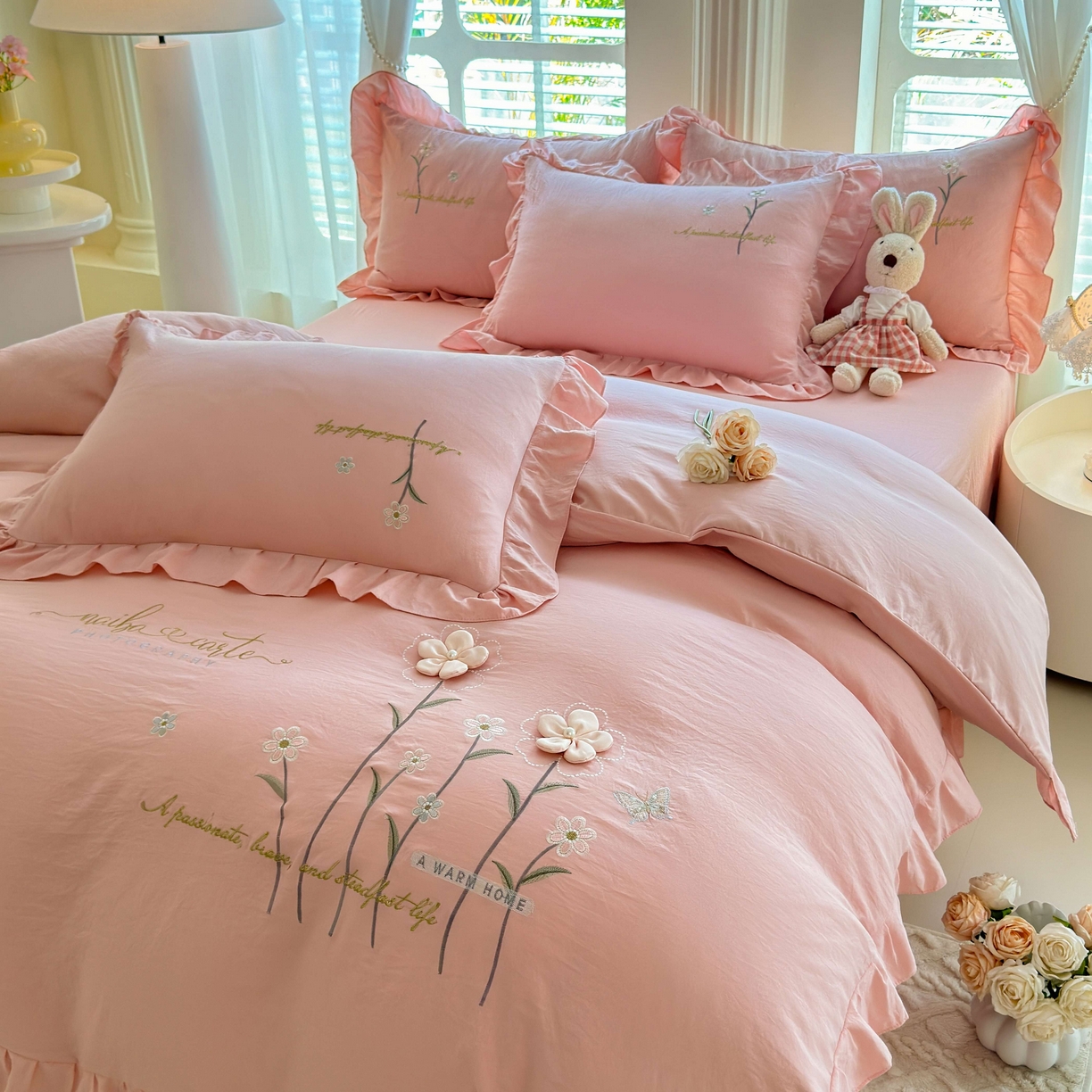 91家纺网 家纺一手货源 找家纺 大麦乐田 2025新款韩版水洗糯小棉立体花刺绣四件套 花田间-粉