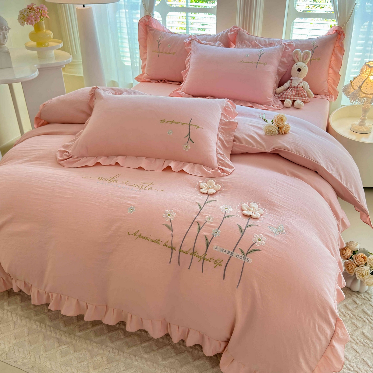 91家纺网 家纺一手货源 找家纺 大麦乐田 2025新款韩版水洗糯小棉立体花刺绣四件套 花田间-粉