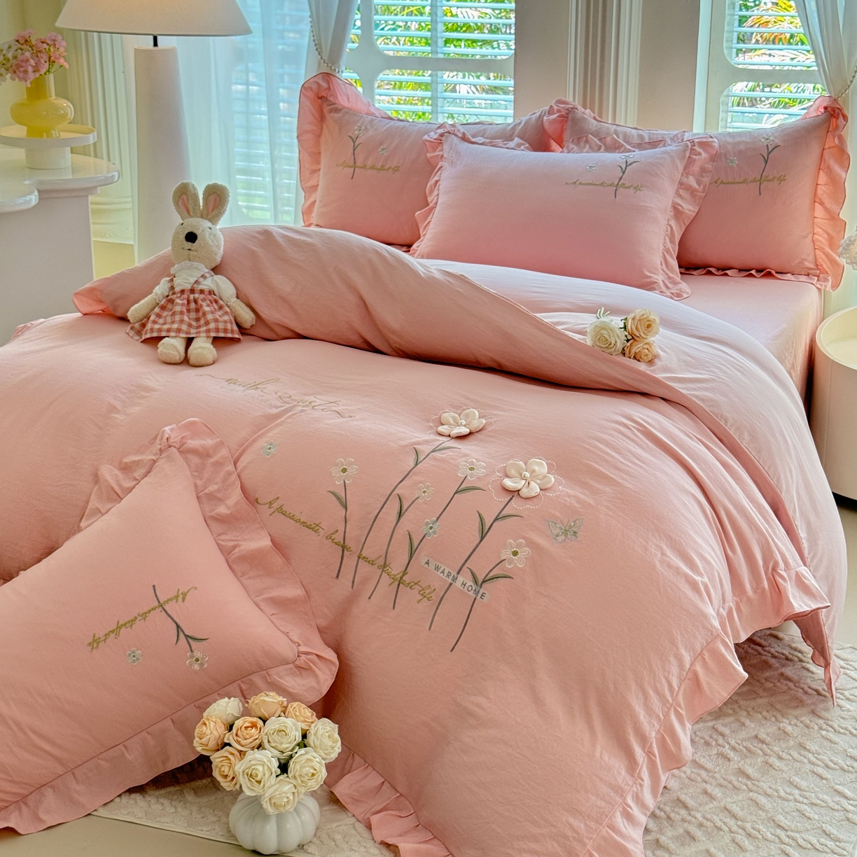 91家纺网 家纺一手货源 找家纺 大麦乐田 2025新款韩版水洗糯小棉立体花刺绣四件套 花田间-粉