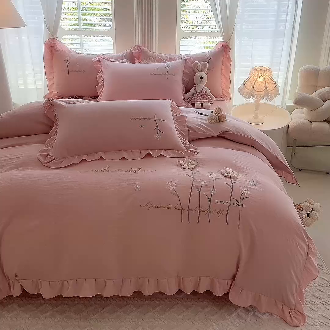 91家纺网 家纺一手货源 找家纺 大麦乐田 2025新款韩版水洗糯小棉立体花刺绣四件套 花田间-粉