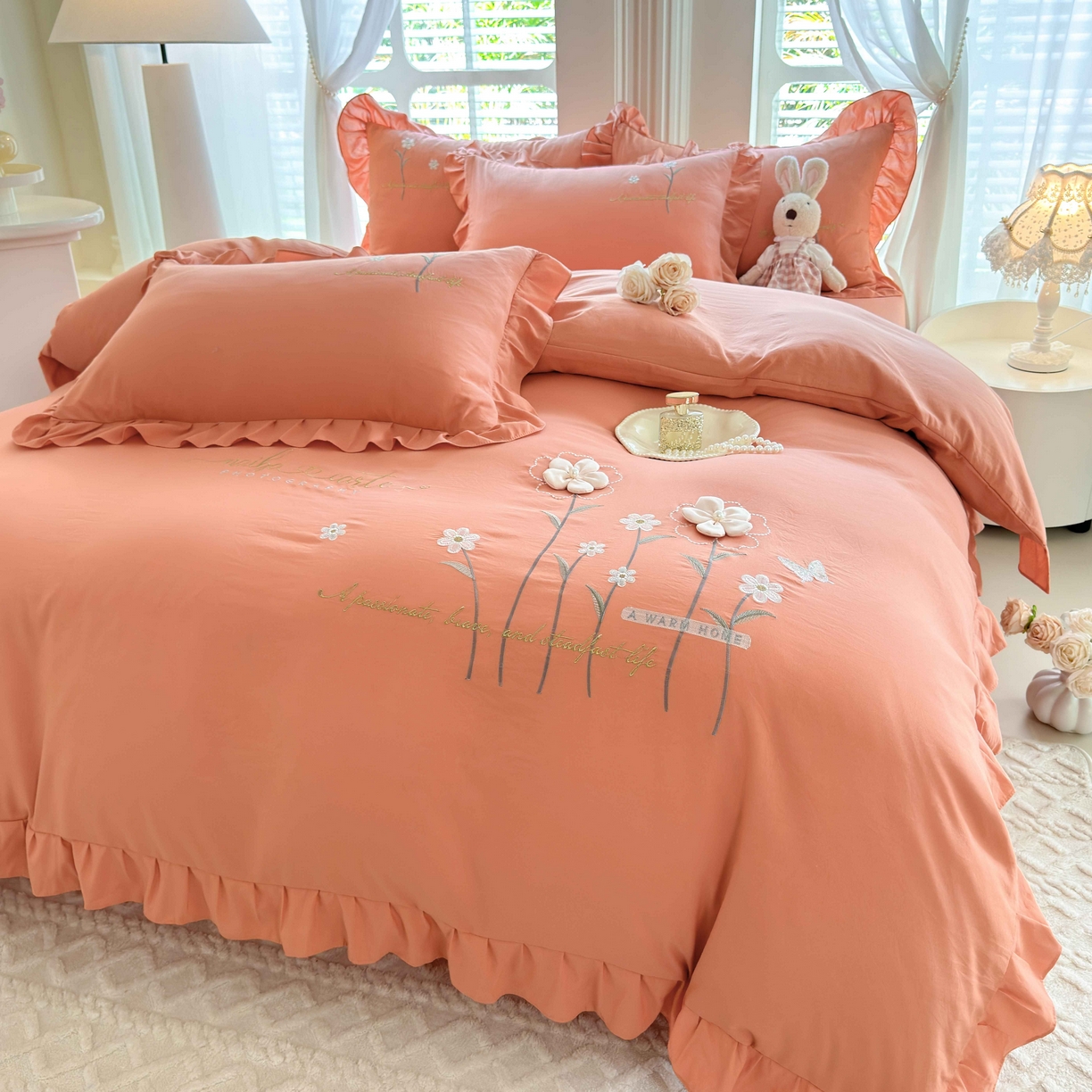 91家纺网 家纺一手货源 找家纺 大麦乐田 2025新款韩版水洗糯小棉立体花刺绣四件套 花田间-桔