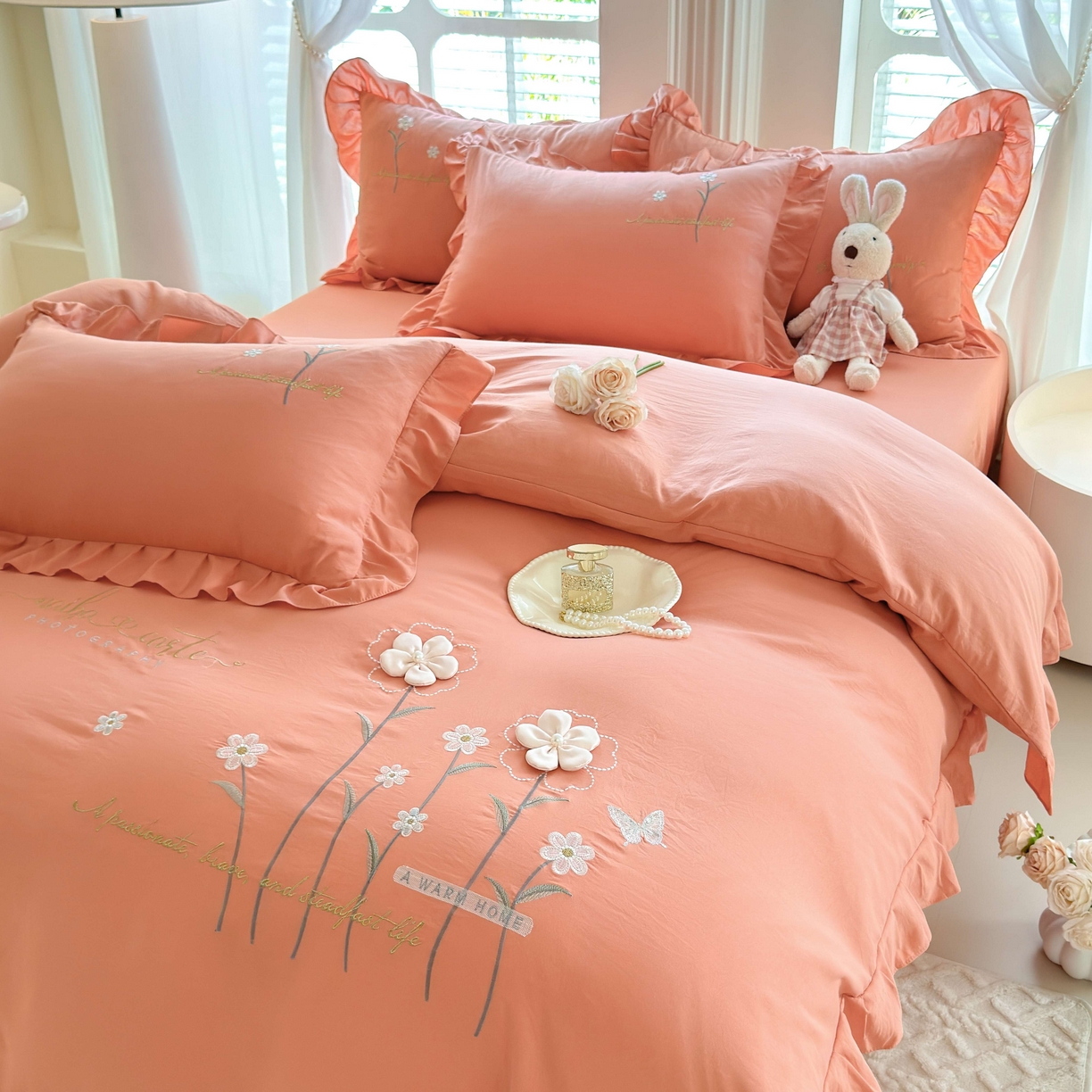 91家纺网 家纺一手货源 找家纺 大麦乐田 2025新款韩版水洗糯小棉立体花刺绣四件套 花田间-桔