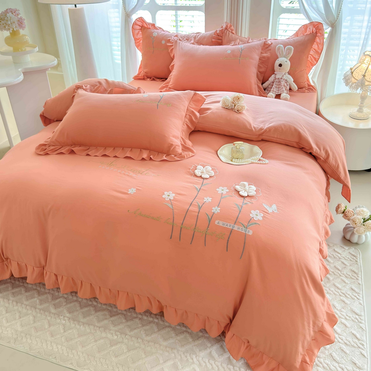 91家纺网 家纺一手货源 找家纺 大麦乐田 2025新款韩版水洗糯小棉立体花刺绣四件套 花田间-桔