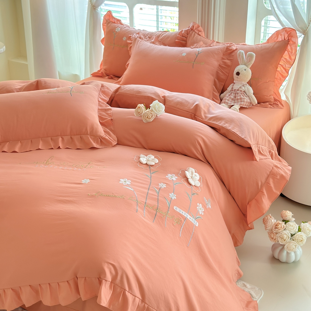 91家纺网 家纺一手货源 找家纺 大麦乐田 2025新款韩版水洗糯小棉立体花刺绣四件套 花田间-桔