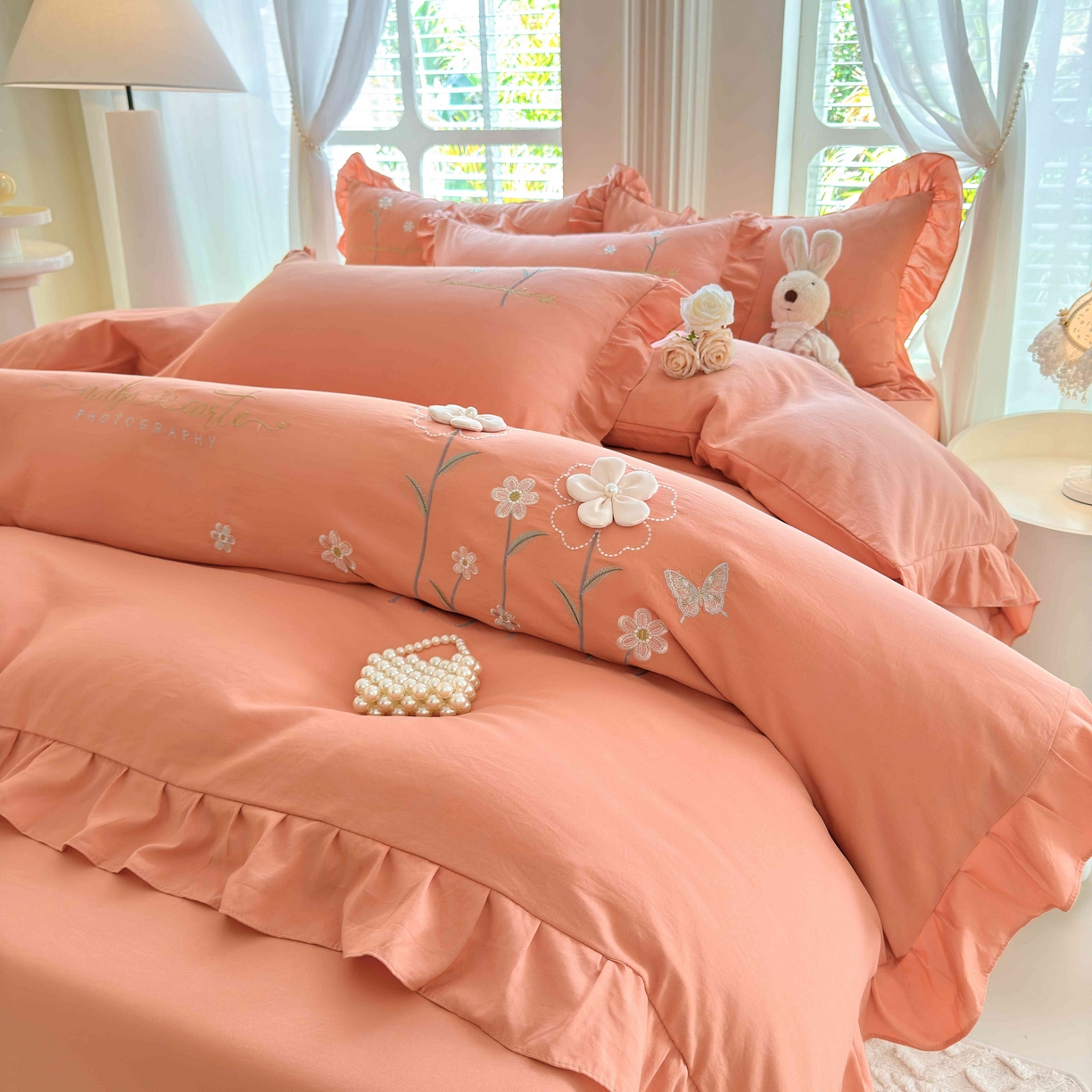 91家纺网 家纺一手货源 找家纺 大麦乐田 2025新款韩版水洗糯小棉立体花刺绣四件套 花田间-桔