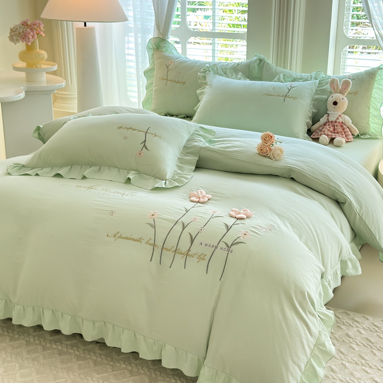 91家纺网 家纺一手货源 找家纺 大麦乐田 2025新款韩版水洗糯小棉立体花刺绣四件套 花田间-绿